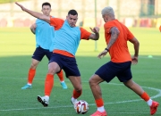 开云平台-巴西运动员身手不凡，轻易战胜对手