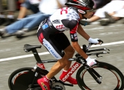 开云体育下载-欧冠史诗夜，本泽马独舞诺坎普，英格兰铁血鏖战巴萨终破魔咒