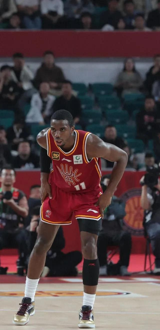 广厦男篮豪取客场胜利,士气如虹 广厦男篮豪取客场胜利,士气如虹