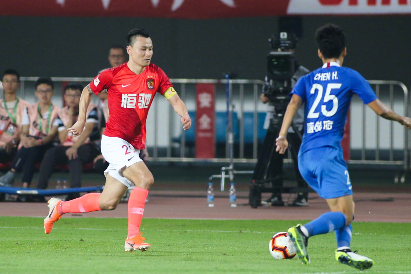 广州恒大胜负均衡,艰难拿下比赛的简单介绍 广州恒大胜负均衡,艰难拿下比赛的简单介绍