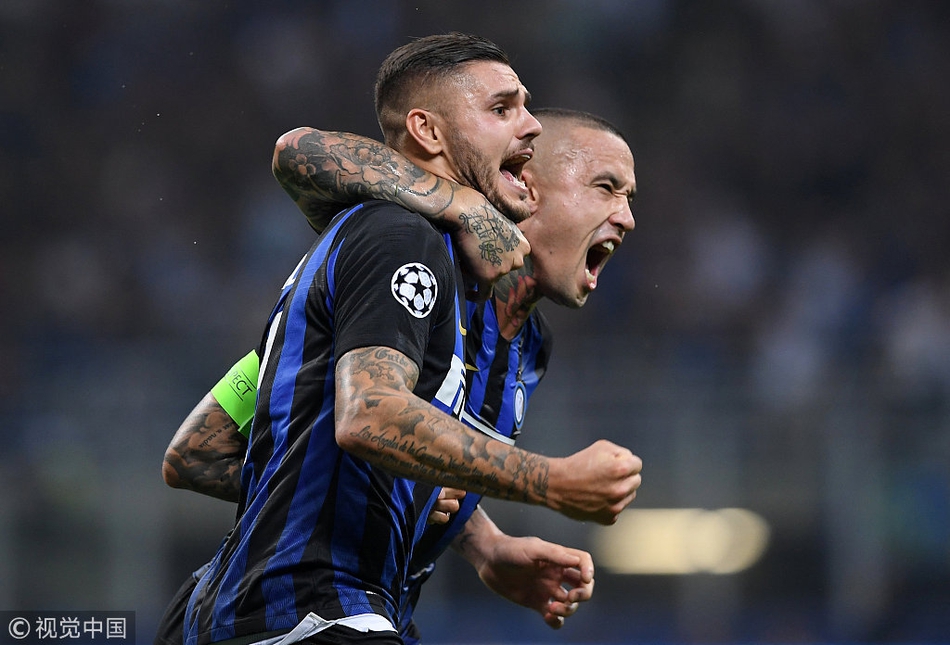 天津泰达球迷热情欢庆欧冠决赛胜利 天津泰达球迷热情欢庆欧冠决赛胜利