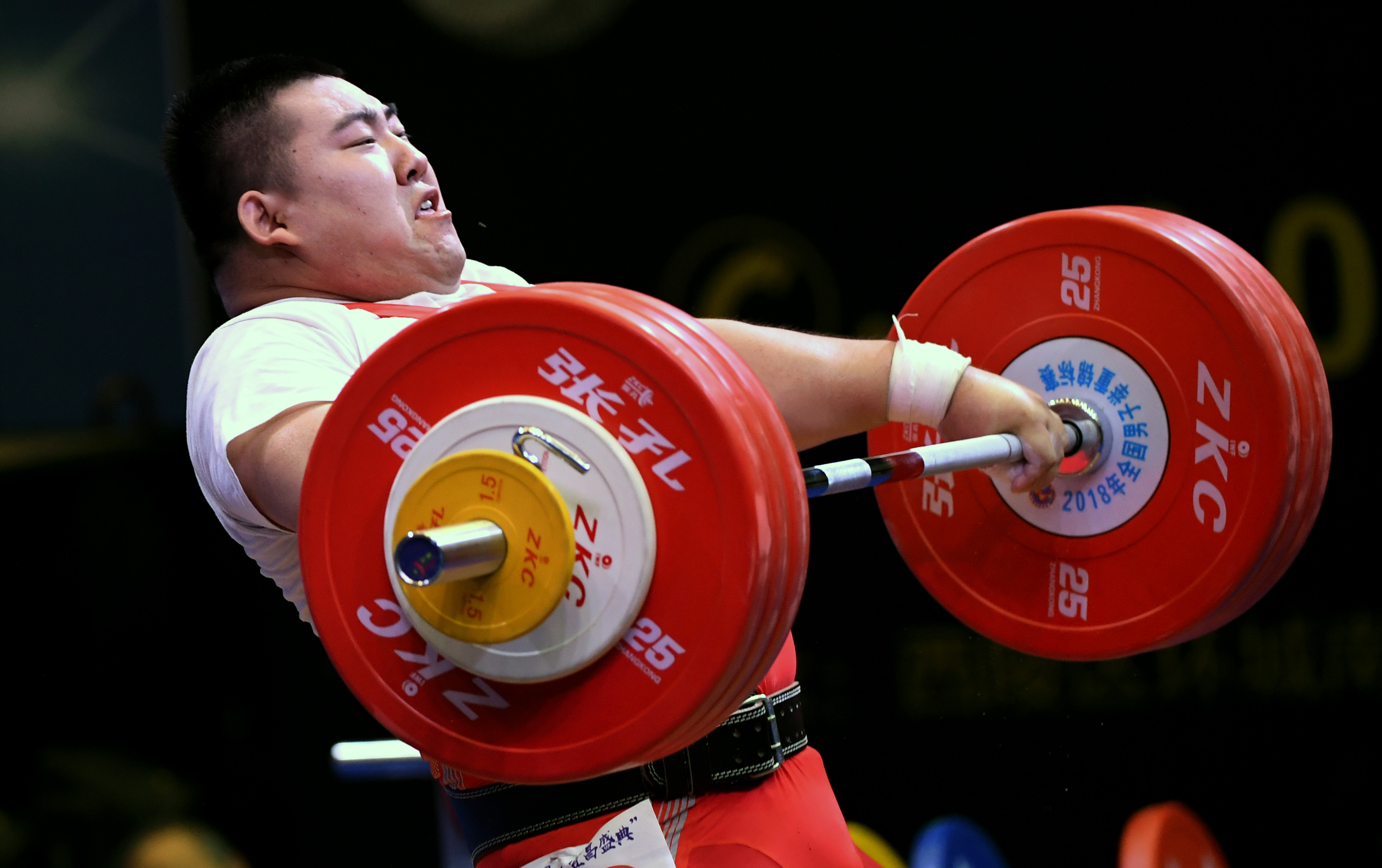 举重男子公斤级:中国选手力压对手的简单介绍 举重男子公斤级:中国选手力压对手的简单介绍