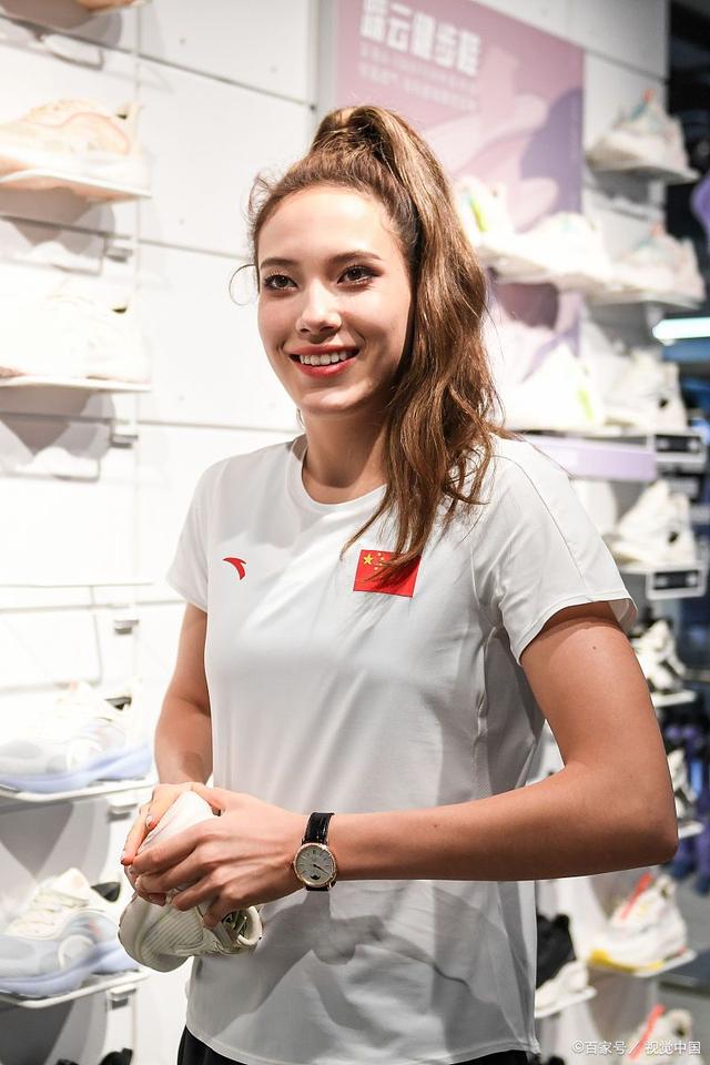 精彩纷呈!运动员表现惊艳世界的简单介绍 精彩纷呈!运动员表现惊艳世界的简单介绍