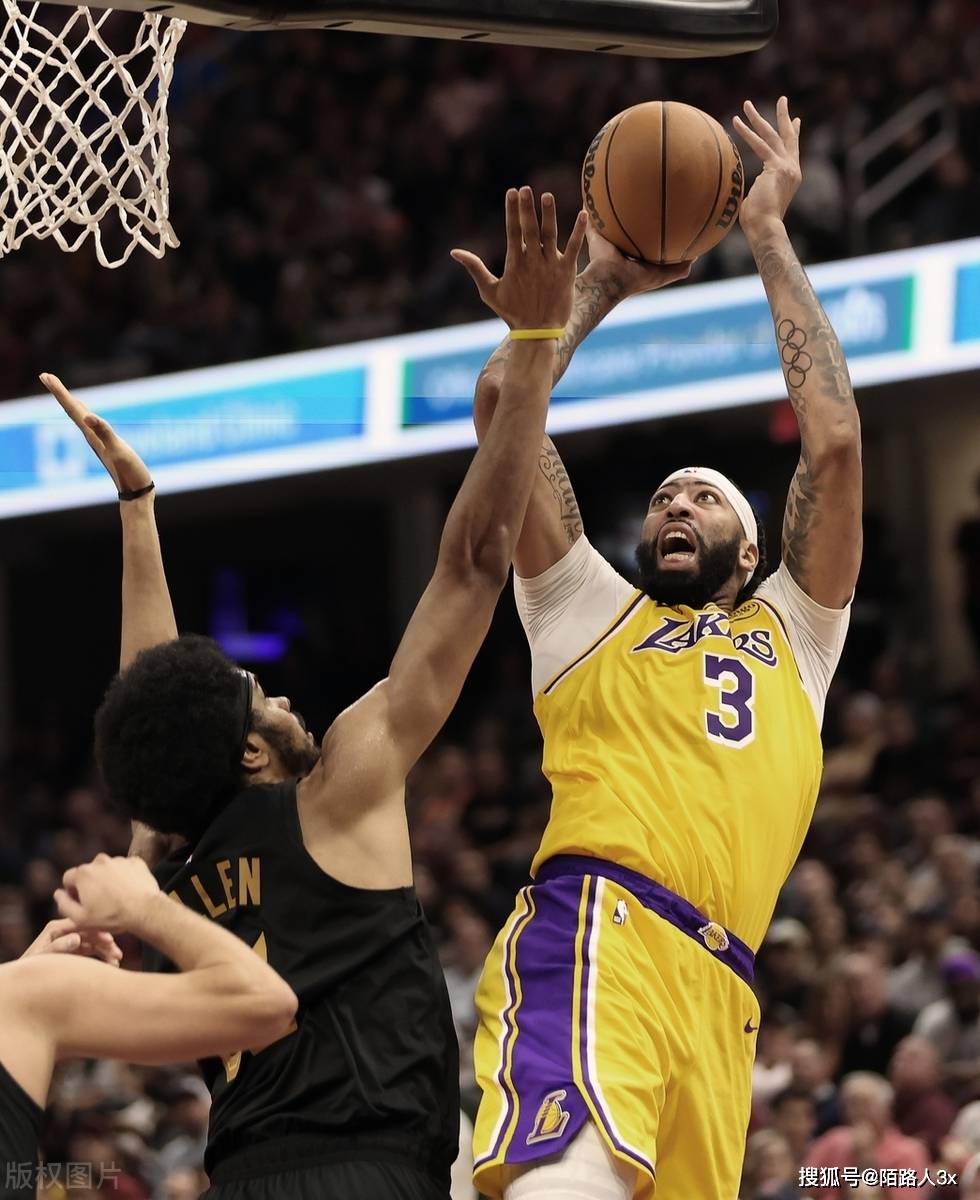 湖人攻势不足惨负骑士,落后比分触目 湖人攻势不足惨负骑士,落后比分触目