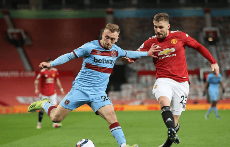 关于伯恩茅斯奋力主场大胜军士敦，追赶榜首的信息