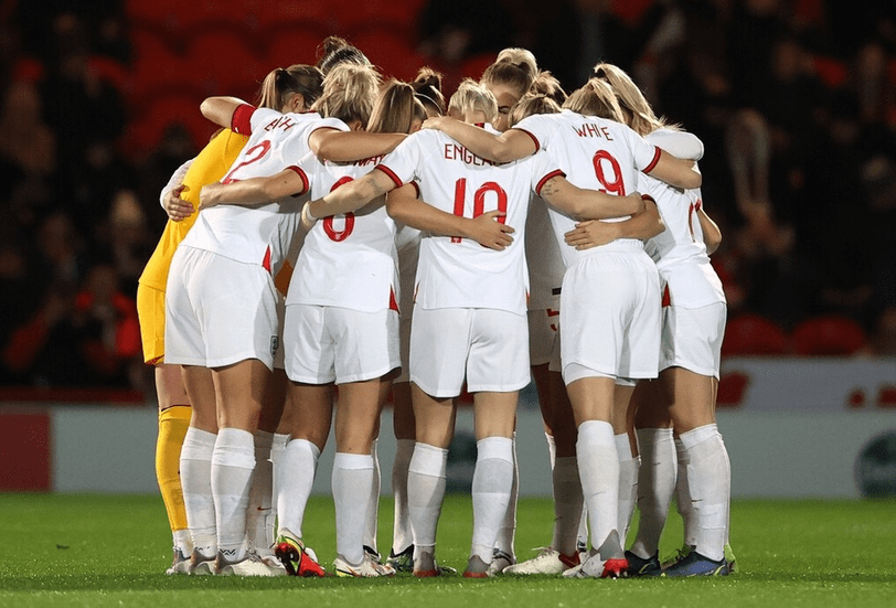 关于英格兰羽毛球队横扫日本羽毛球队，谌龙打破历史纪录的信息