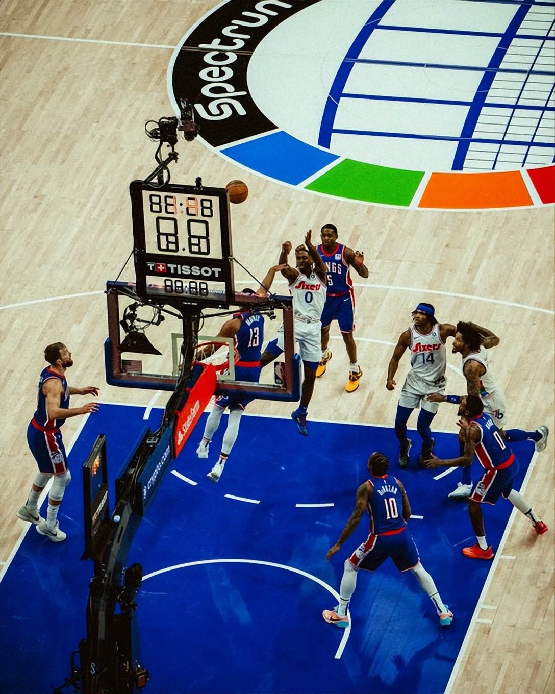 塞尔维亚男篮逆转雄鹿,克莱三分雨点燃全场 塞尔维亚男篮逆转雄鹿,克莱三分雨点燃全场