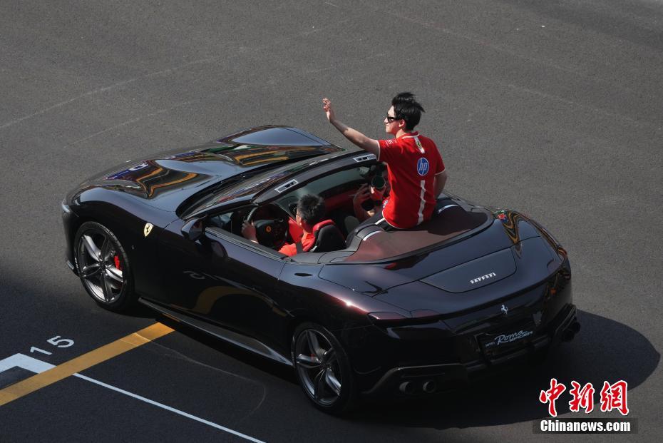 关于梅赛德斯鏖战迈凯伦，周冠宇带队取胜的信息