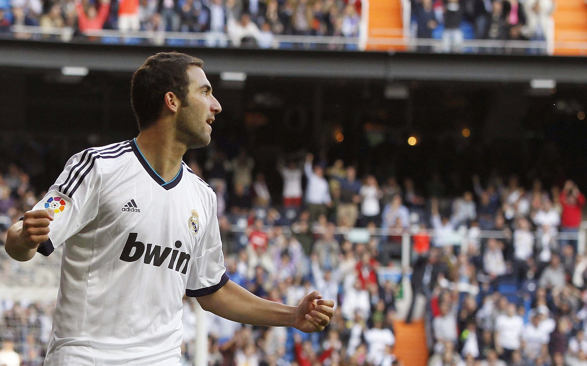 卢卡库完美演绎锋线艺术,亚特兰大粉碎日本战术震惊足坛