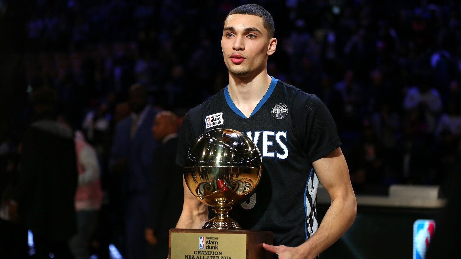 德甲争冠战之夜，奥斯梅恩在焦点战中证明自己，从质疑到王者的蜕变